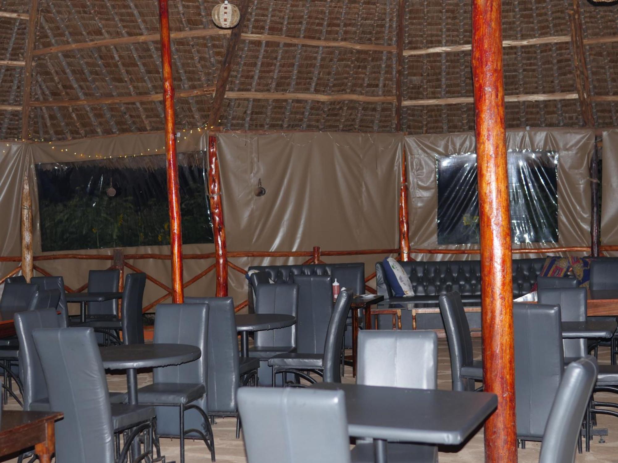 Voi Tausa Tsavo Eco Lodge מראה חיצוני תמונה