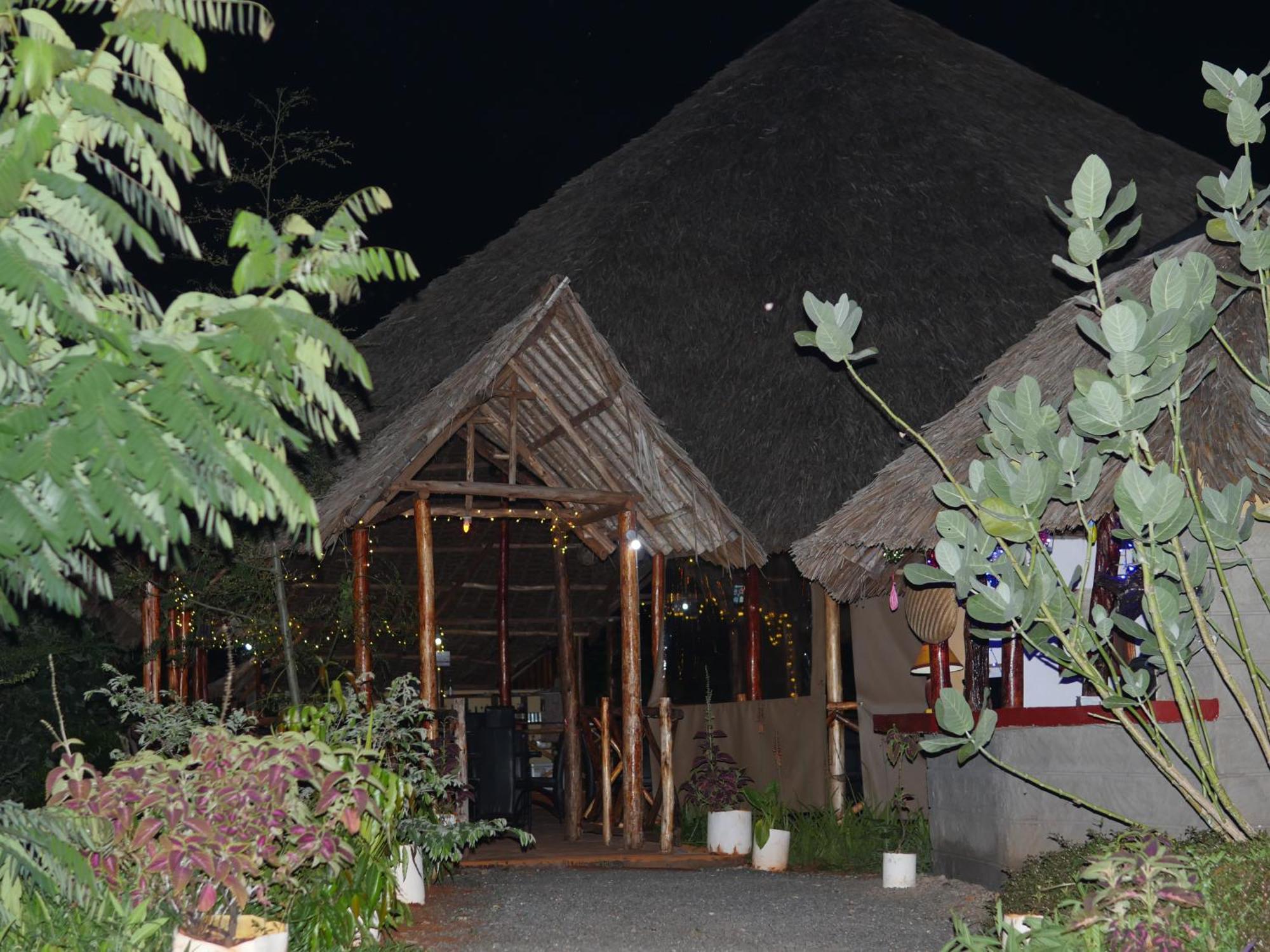 Voi Tausa Tsavo Eco Lodge מראה חיצוני תמונה