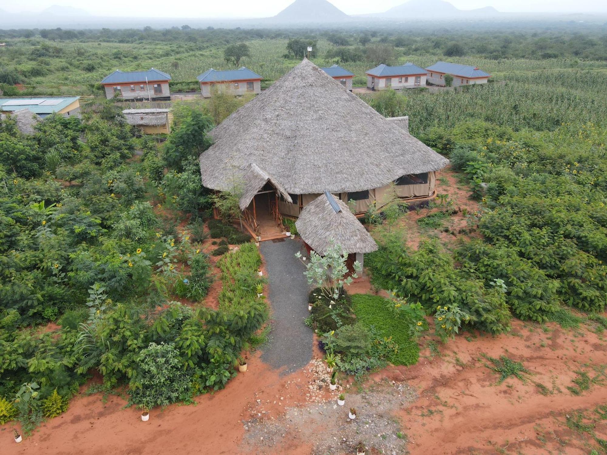 Voi Tausa Tsavo Eco Lodge מראה חיצוני תמונה