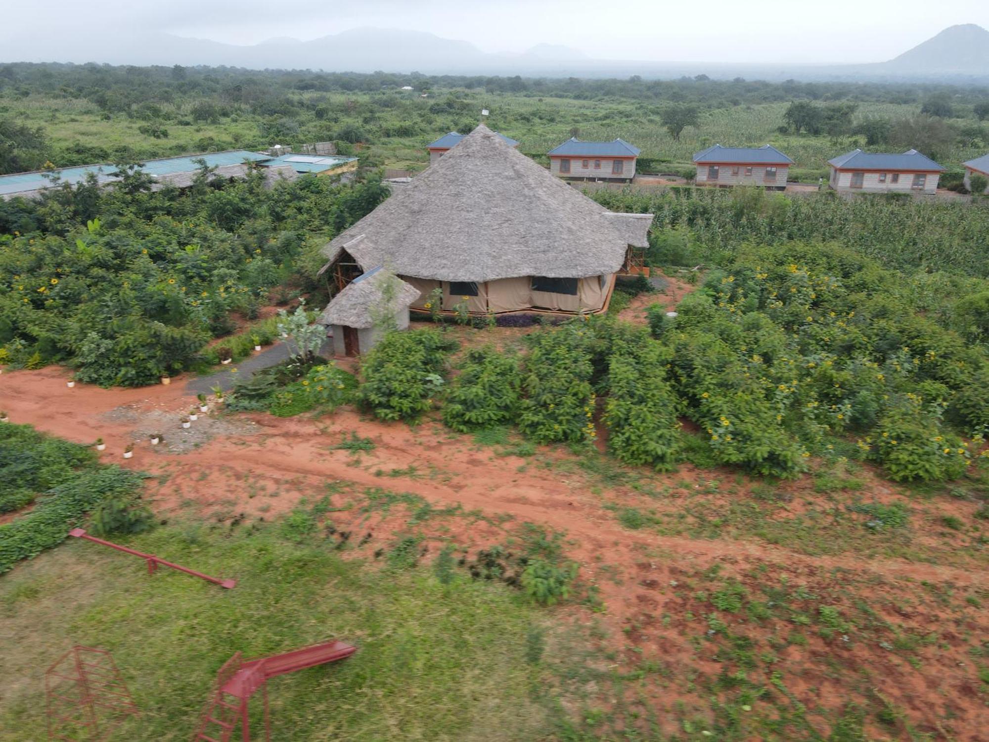 Voi Tausa Tsavo Eco Lodge מראה חיצוני תמונה