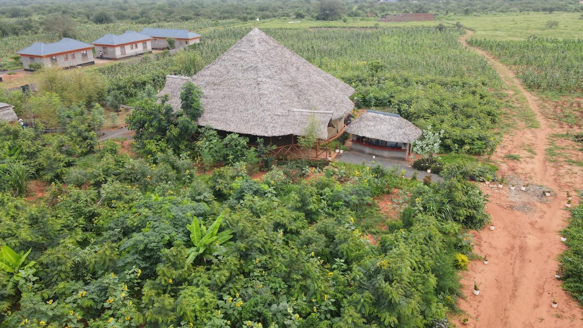 Voi Tausa Tsavo Eco Lodge מראה חיצוני תמונה